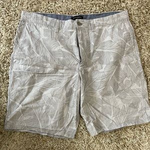 Banana Republic size 36 shorts with leaf pattern